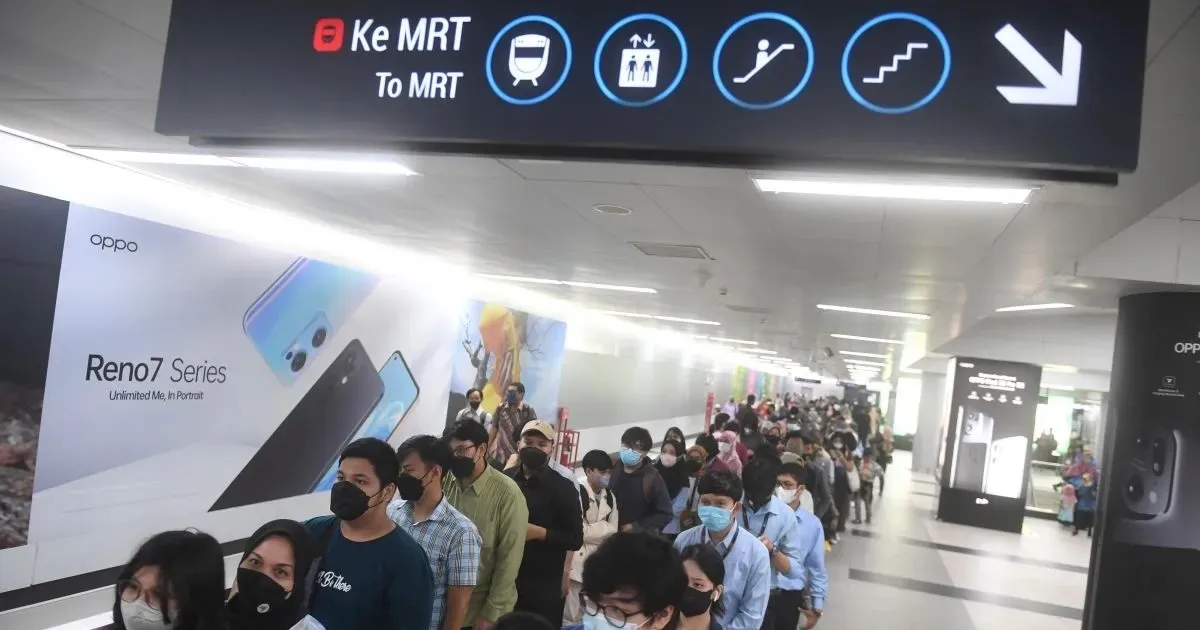 Di Jakarta, 15 Golongan Gratis Naik Transportasi Umum, Termasuk Pekerja Bergaji UMR